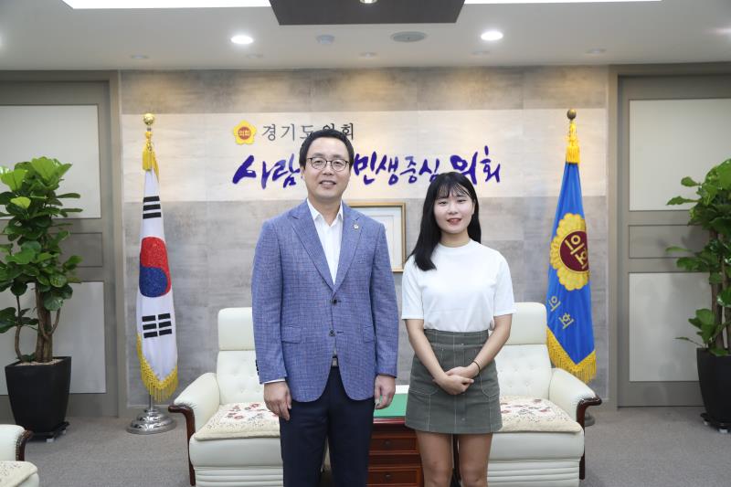 정기열의장 남종섭 ,진용복의원 지역 대학생 접견 사진 9