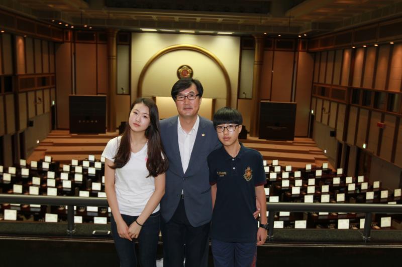 윤재우의원 가족 방문 사진 3