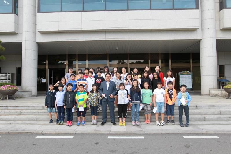 수원 초등학교 학생 의회 견학 방문 사진 6