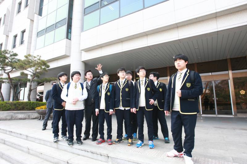 박근철 의원 아들과 친구들 의회견학 사진 2