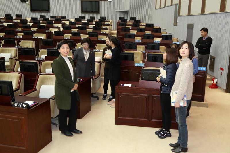 김미숙, 이애형 의원 약대생 후배 의회견학 사진 5
