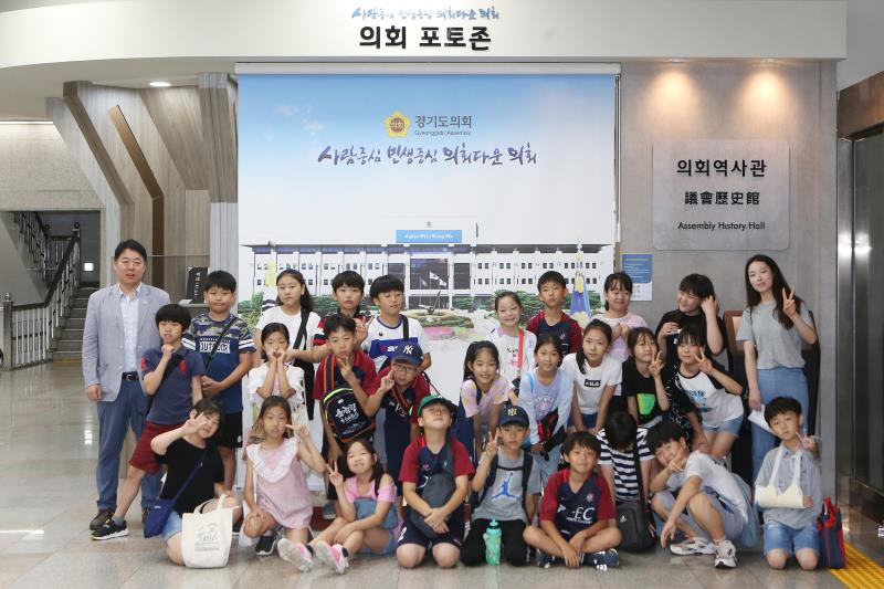 수원 선행초등학교 도의회 방문 견학 사진 3