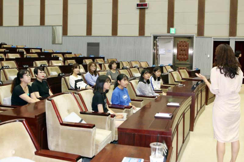 안혜영 부의장 망포중학교 학생 및 학부모 도의회 방문 접견 사진 3