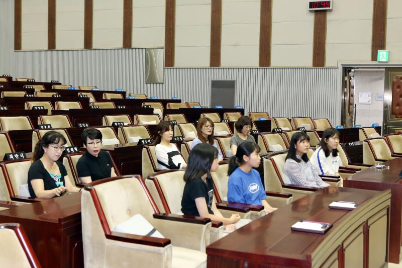 안혜영 부의장 망포중학교 학생 및 학부모 도의회 방문 접견 사진 4