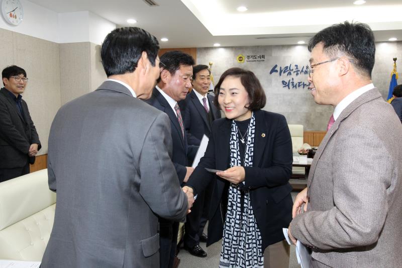 WTO 개도국 지위 포기 대책 촉구 경기도의회 건의문 전달식_2