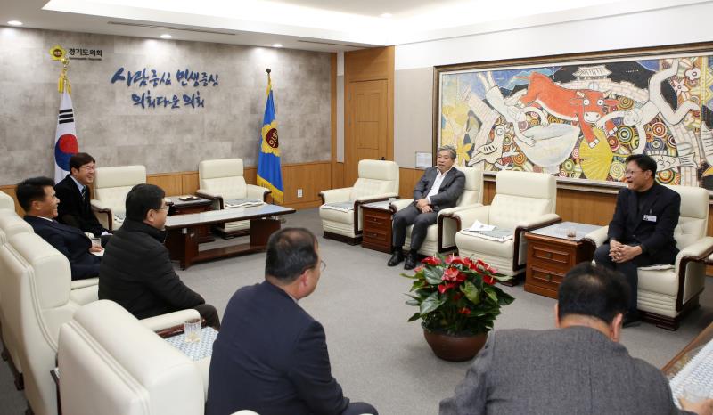 송한준 의장 장기교육 복귀자 접견_4