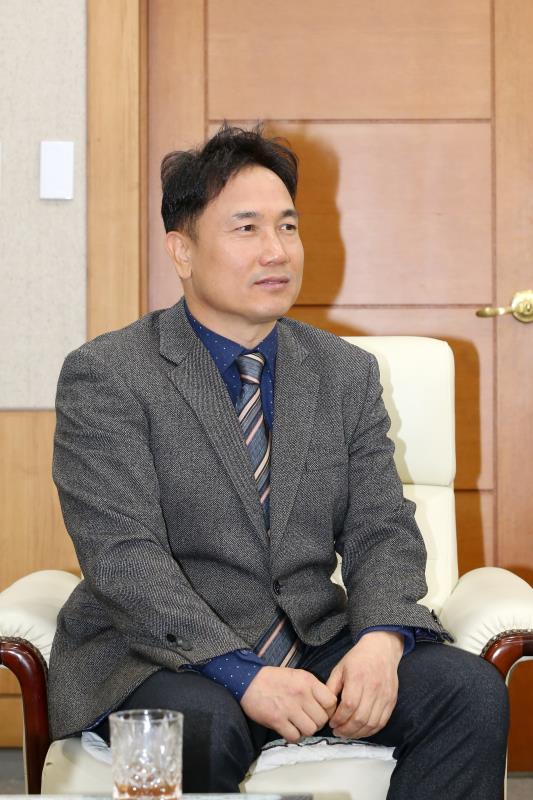 송한준 의장 장기교육 복귀자 접견_5