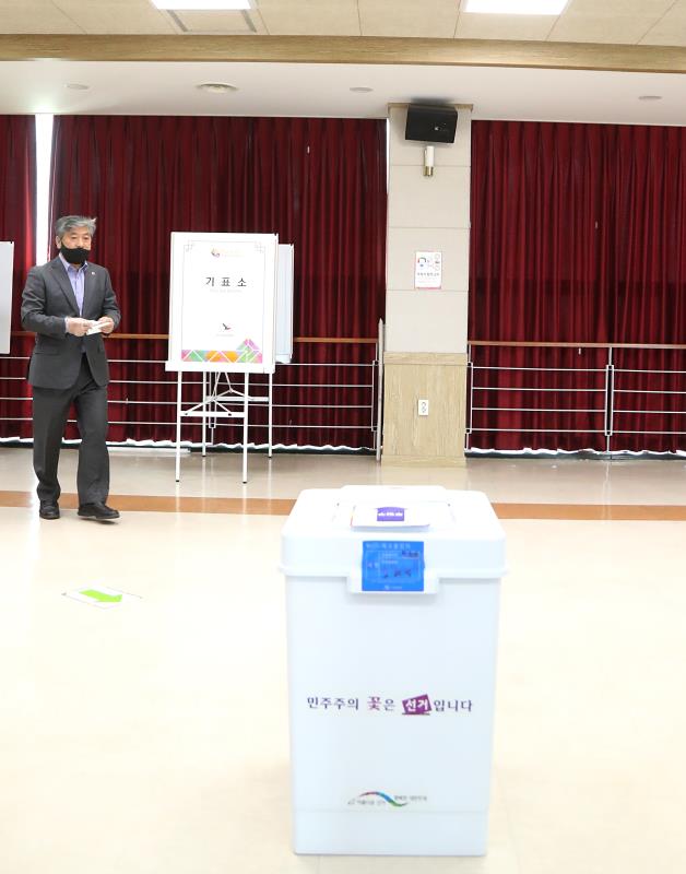 송한준 의장 제21대 총선 사전투표_7