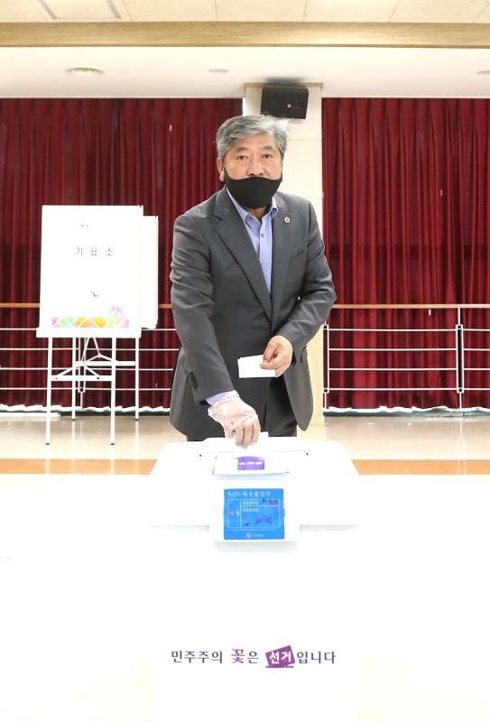 송한준 의장 제21대 총선 사전투표_8