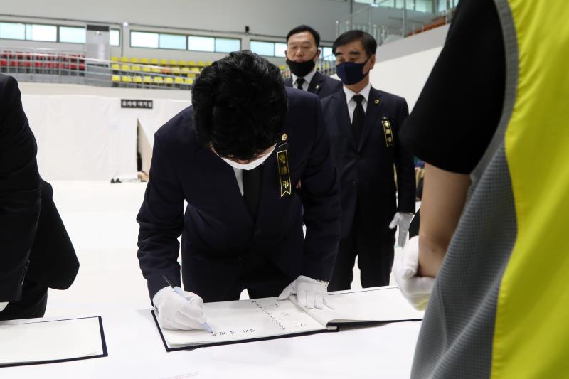 이천 물류창고 화재사고 합동분향소 조문_6