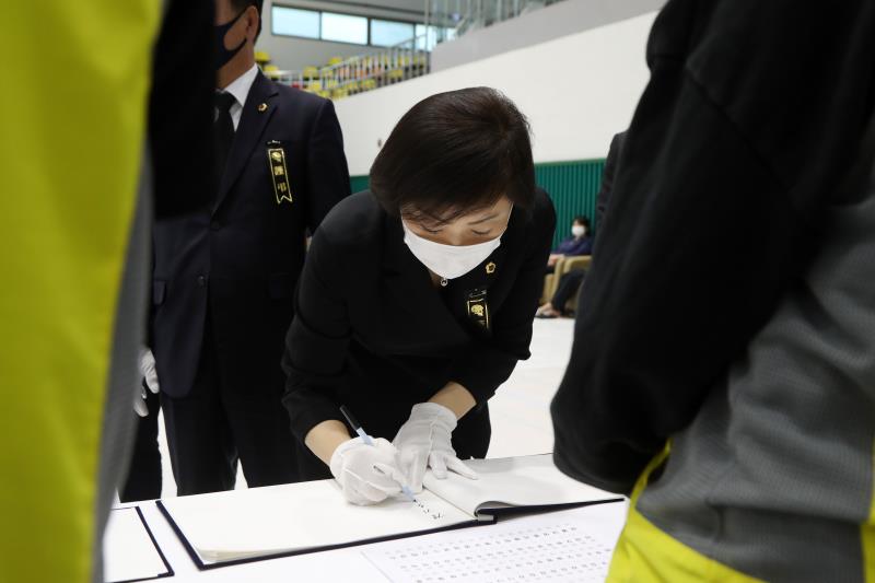 이천 물류창고 화재사고 합동분향소 조문_7