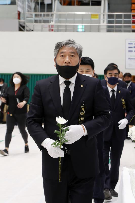 이천 물류창고 화재사고 합동분향소 조문_8