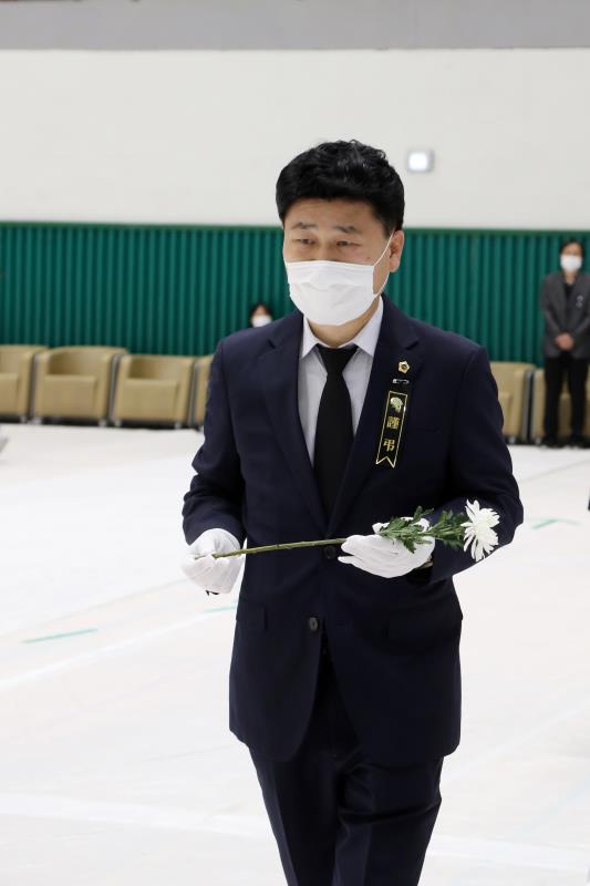 이천 물류창고 화재사고 합동분향소 조문_9