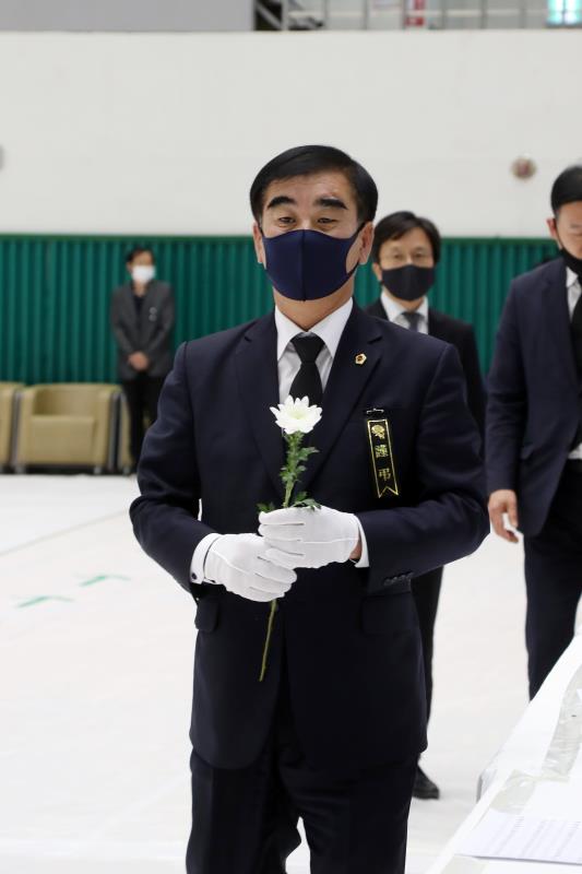 이천 물류창고 화재사고 합동분향소 조문_10