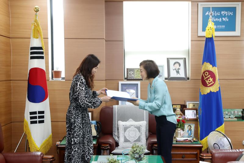 안혜영 부의장 표창장 전수_3