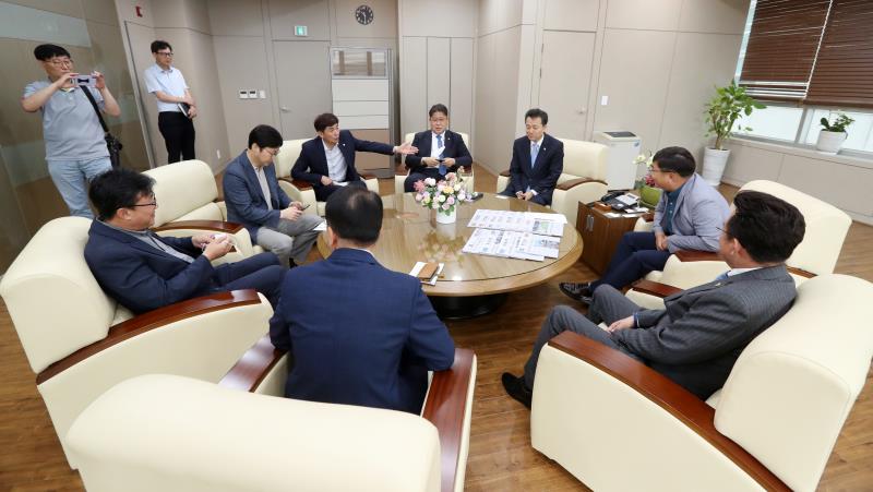 교섭단체 더불어민주당 대표단 도내 언론사 방문_6