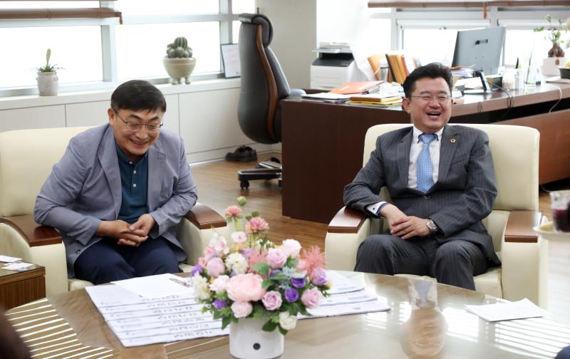 교섭단체 더불어민주당 대표단 도내 언론사 방문_8