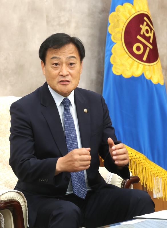 장현국 의장 김형천 국장 및 UPI뉴스 인터뷰_3
