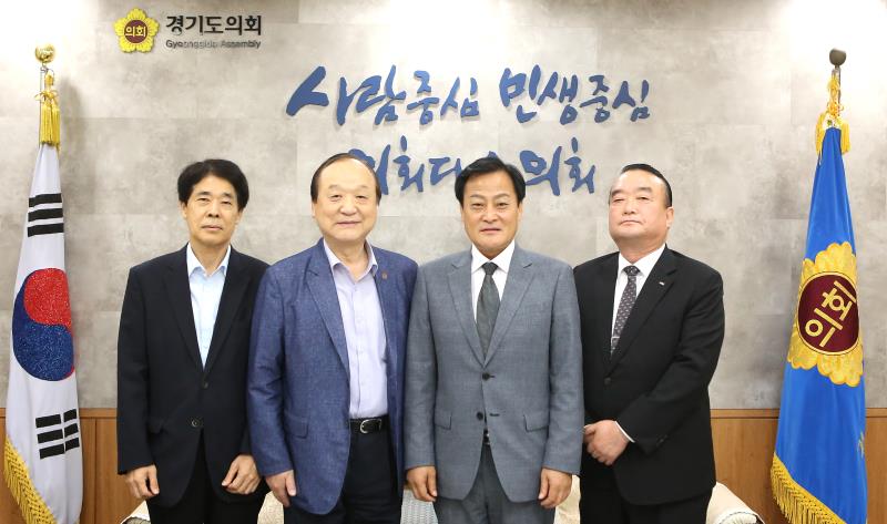 장현국 의장 지인 유용근님 접견
