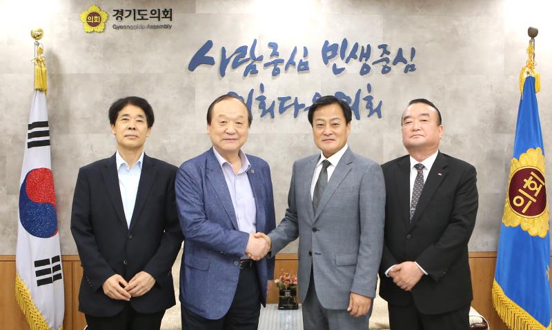 장현국 의장 지인 유용근님 접견_3
