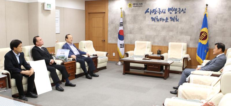 장현국 의장 지인 유용근님 접견_4