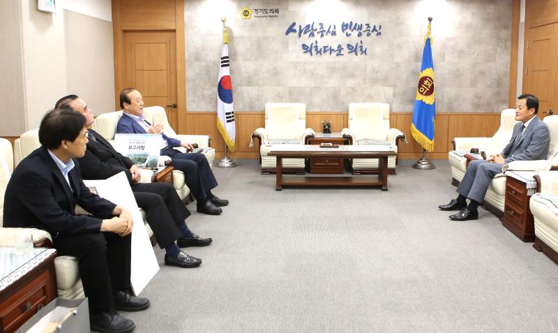 장현국 의장 지인 유용근님 접견_5