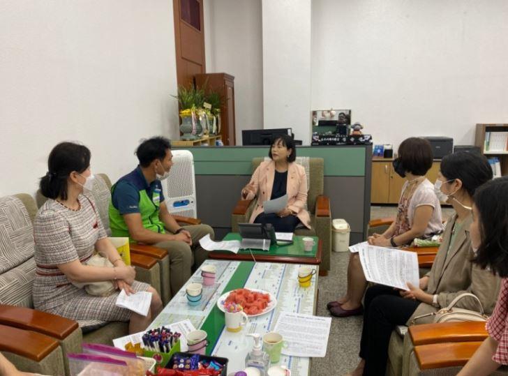 정윤경 위원장, 영어회화전문강사 면담