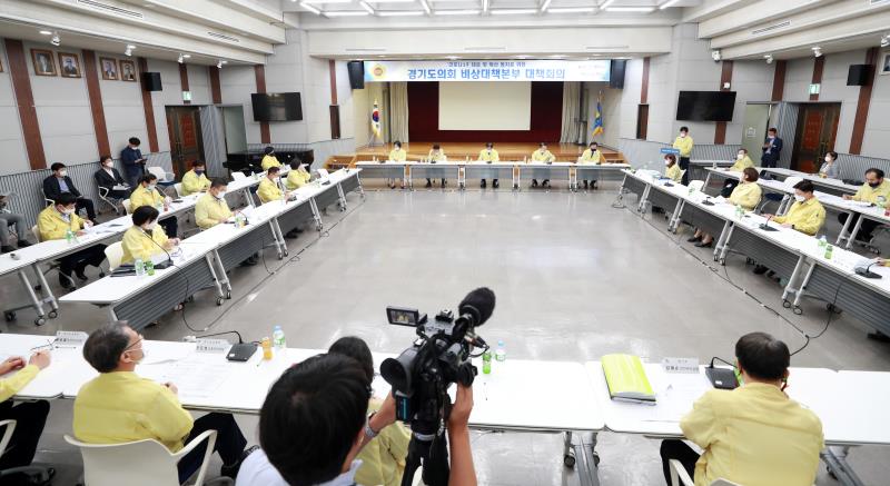 코로나19 감염병 대응 및 확산 방지를 위한 경기도의회 비상대책본부 9차 대책회의_10
