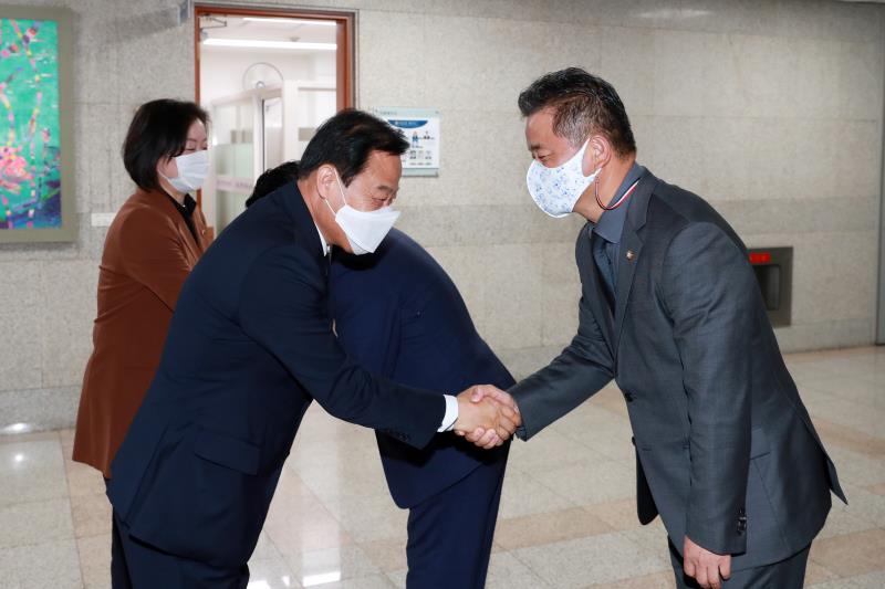 장현국 의장, 문경희 부의장 박정 국회의원 등 접견_3