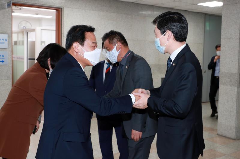 장현국 의장, 문경희 부의장 박정 국회의원 등 접견_4