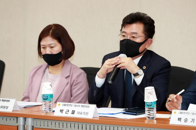 경기도의회 더불어민주당 제2차 기본소득특별위원회 회의_6