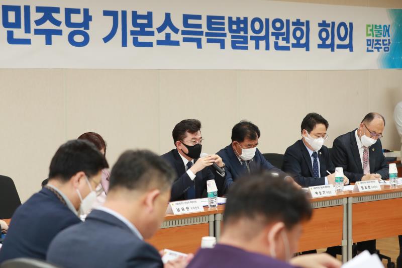 경기도의회 더불어민주당 제2차 기본소득특별위원회 회의_8