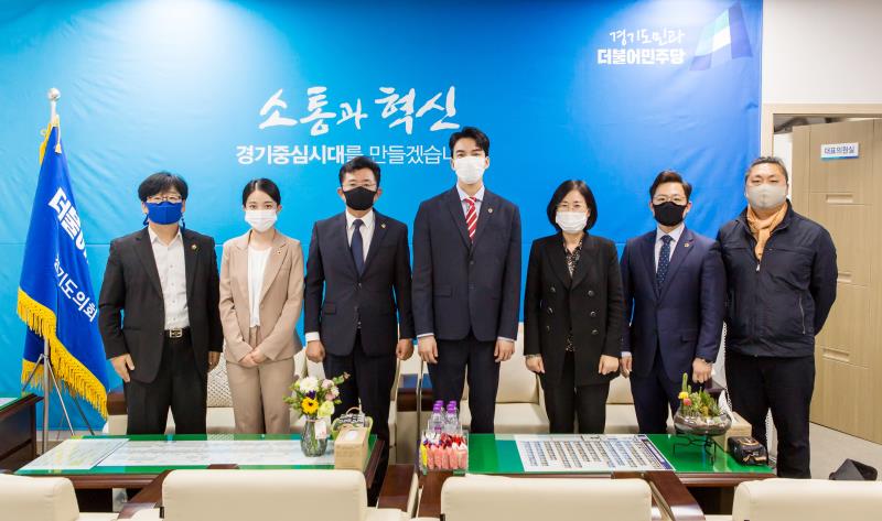 박근철 대표의원 경기도의회 웹드라마 출연진 접견_2