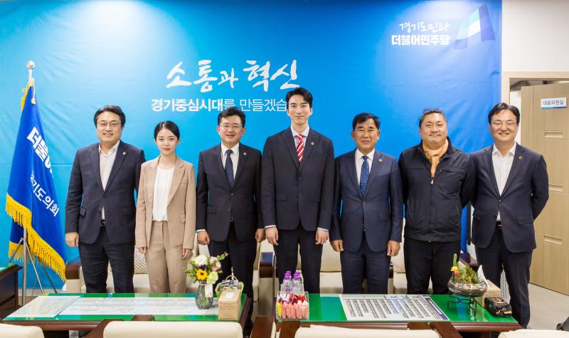 박근철 대표의원 경기도의회 웹드라마 출연진 접견_3