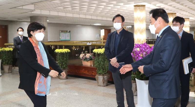 국회 서영교 행안위원장 접견 및 건의서 전달_2