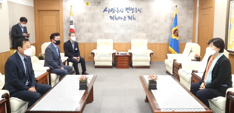 국회 서영교 행안위원장 접견 및 건의서 전달_7
