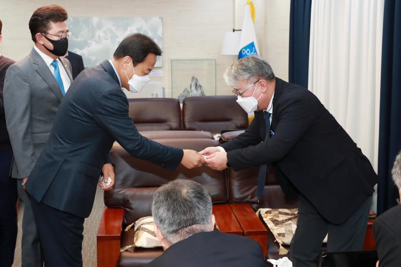 장현국 의장, 박근철 대표의원 2020년 경기도 국정감사장 방문_2