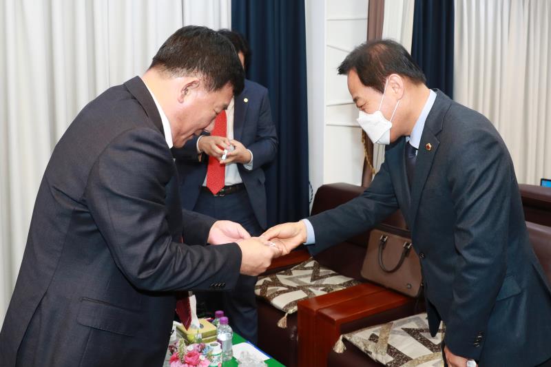 장현국 의장, 박근철 대표의원 2020년 경기도 국정감사장 방문_5