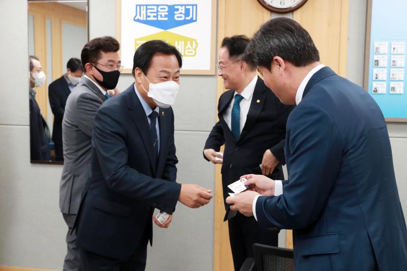 장현국 의장, 박근철 대표의원 2020년 경기도 국정감사장 방문_8