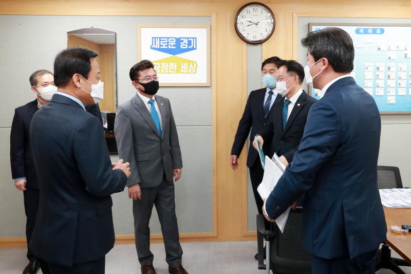 장현국 의장, 박근철 대표의원 2020년 경기도 국정감사장 방문_10