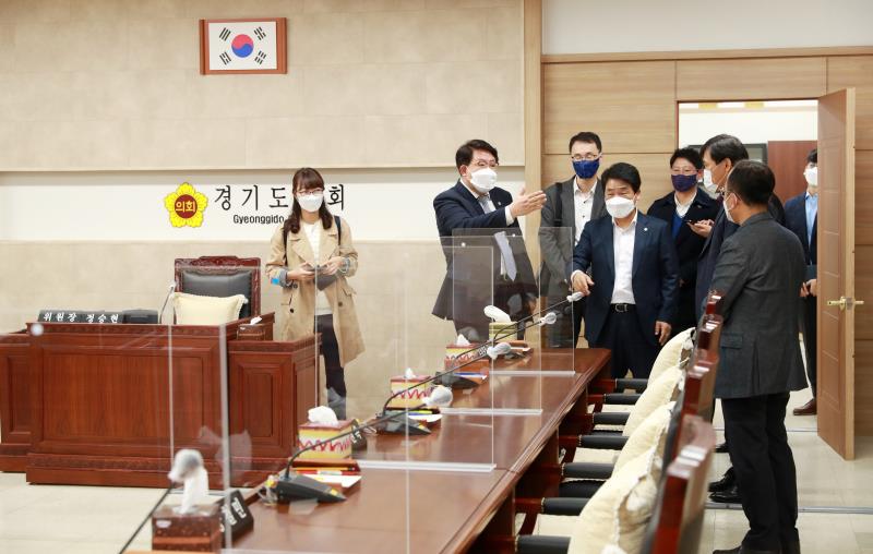 정승현 의회운영위원장 경상남도의회 심삼동 의회운영위원장 접견_7