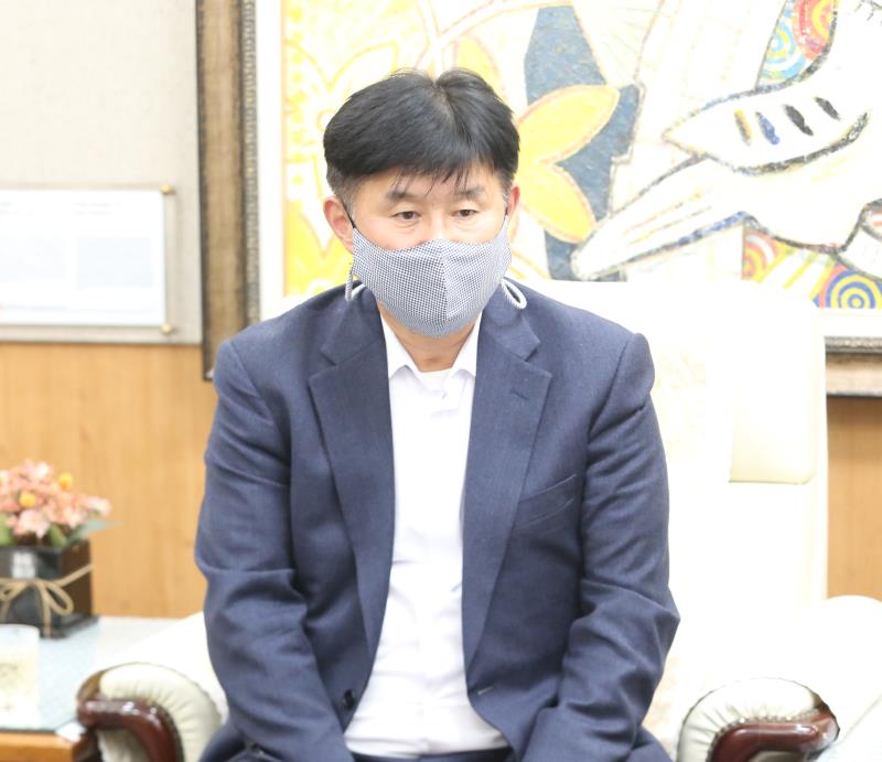 장현국 의장 김경호 의원 접견_2