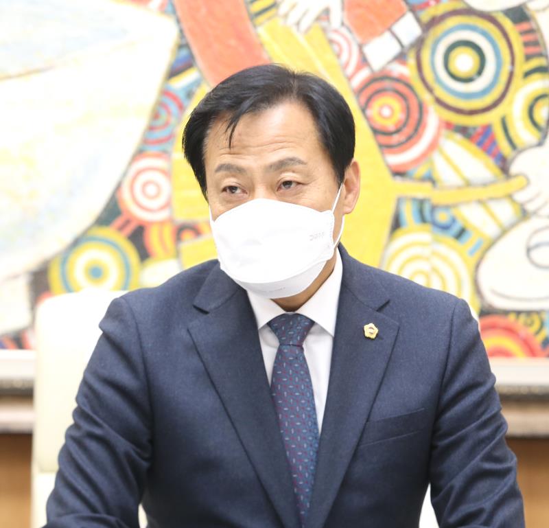 장현국 의장 김경호 의원 접견_3