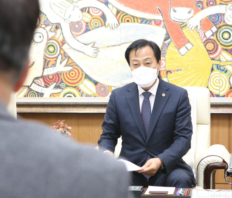 장현국 의장 김경호 의원 접견_4