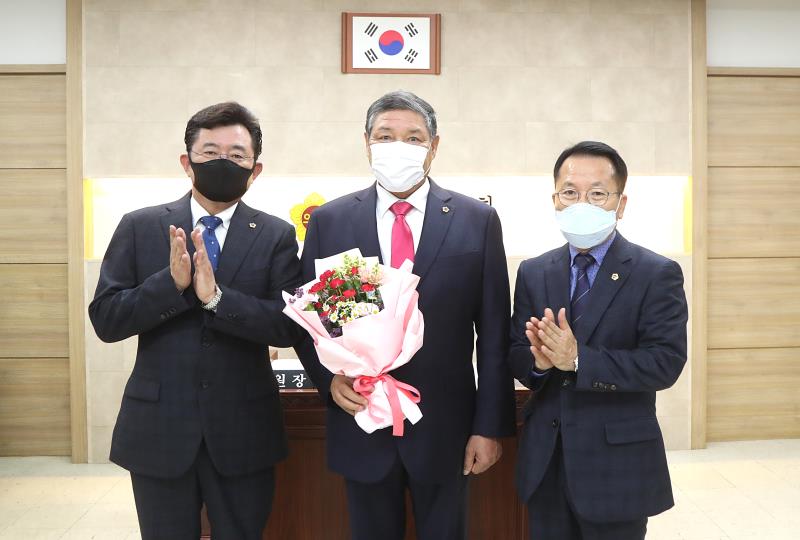 김규창 의원 다산의정대상 축하 꽃다발 전달식