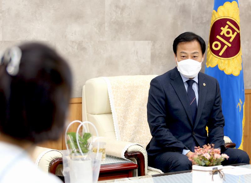 장현국의장 오향석 어린이집 원장 등 접견_4