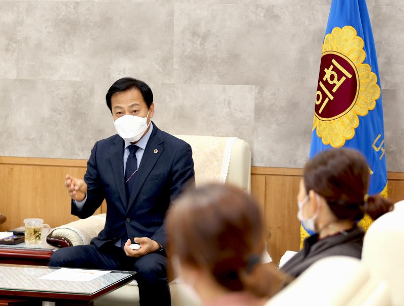 장현국의장 오향석 어린이집 원장 등 접견_7