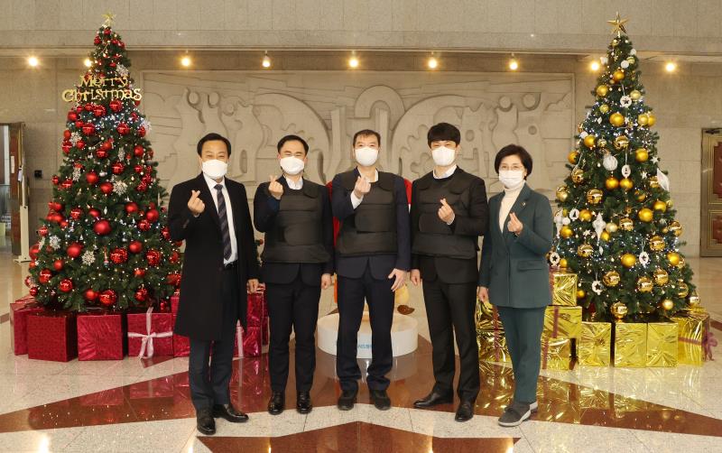 장현국 의장 경기도의회 청사방호직원 방호복 지급_6