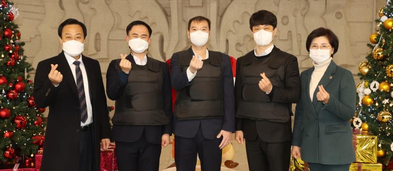 장현국 의장 경기도의회 청사방호직원 방호복 지급_7