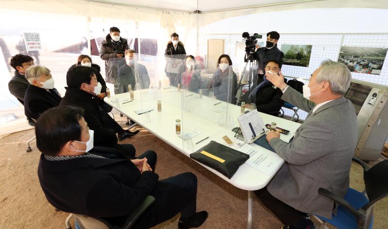 평화부지사 집무실 격려 방문_6